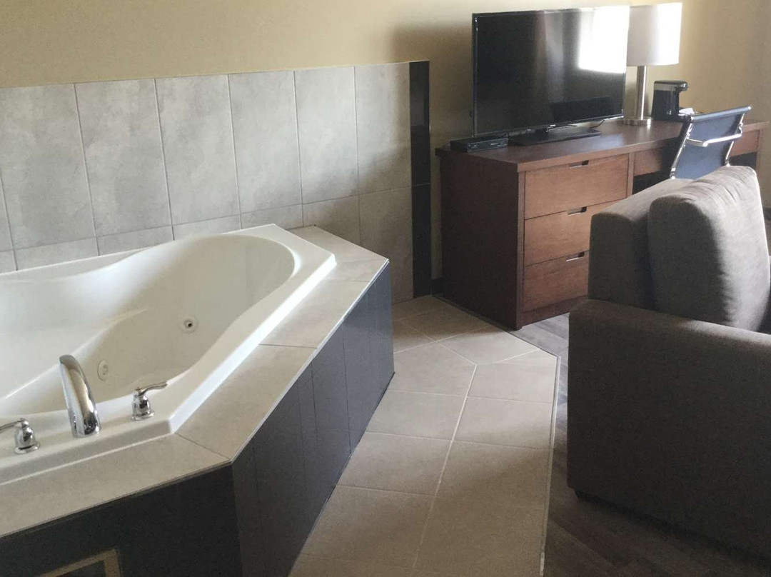 Super 8 by Wyndham Hardisty主图