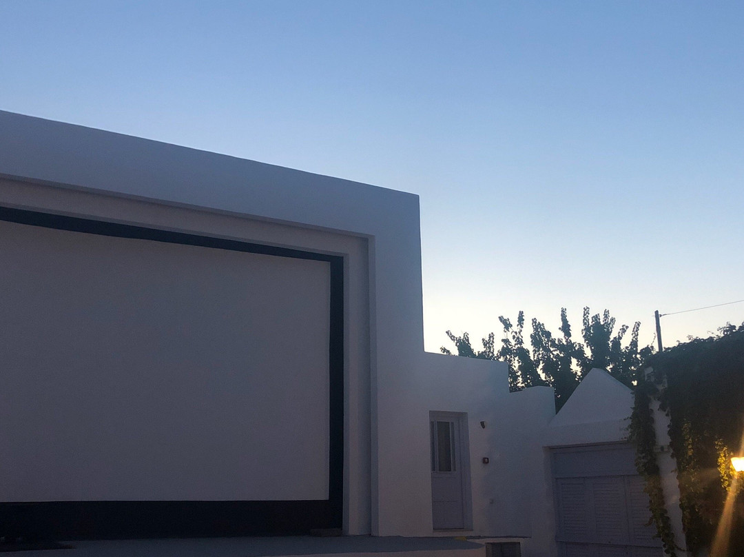 Cine Rex - Therinos-帕罗奇亚必去景点