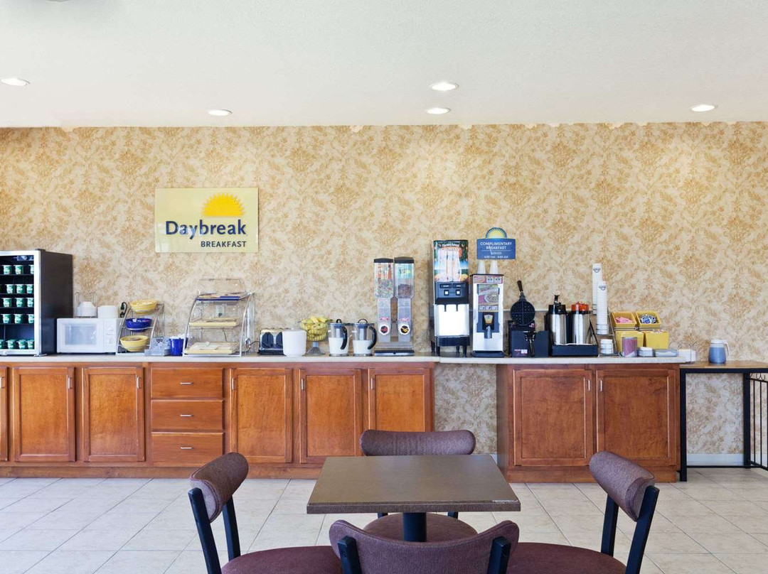 Days Inn & Suites by Wyndham Wynne主图