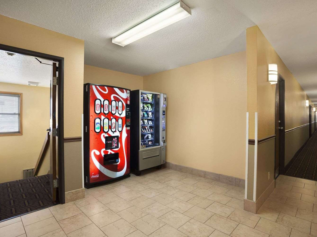 Super 8 by Wyndham Mattoon主图