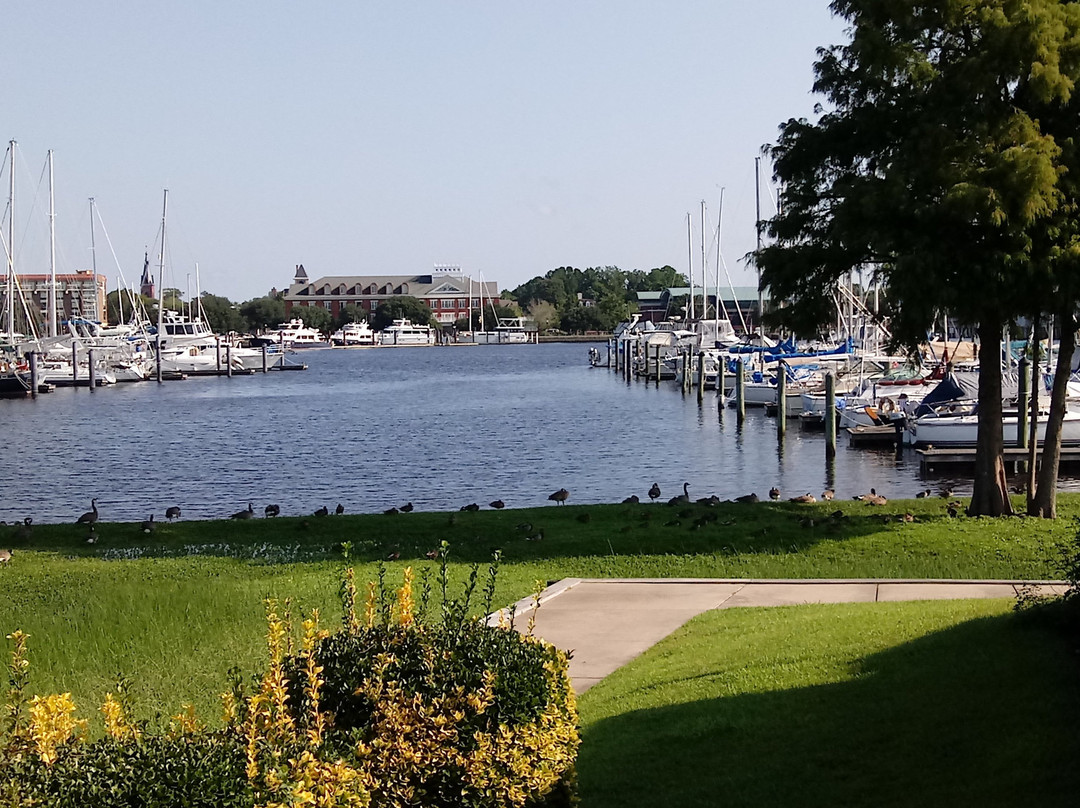 Bridgepointe Hotel and Marina主图