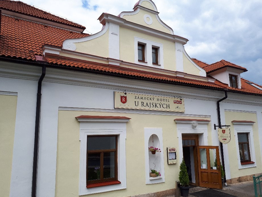 Zamecky Hotel U Rajskych
