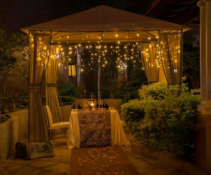 LeSi Singing Waiter Restaurant