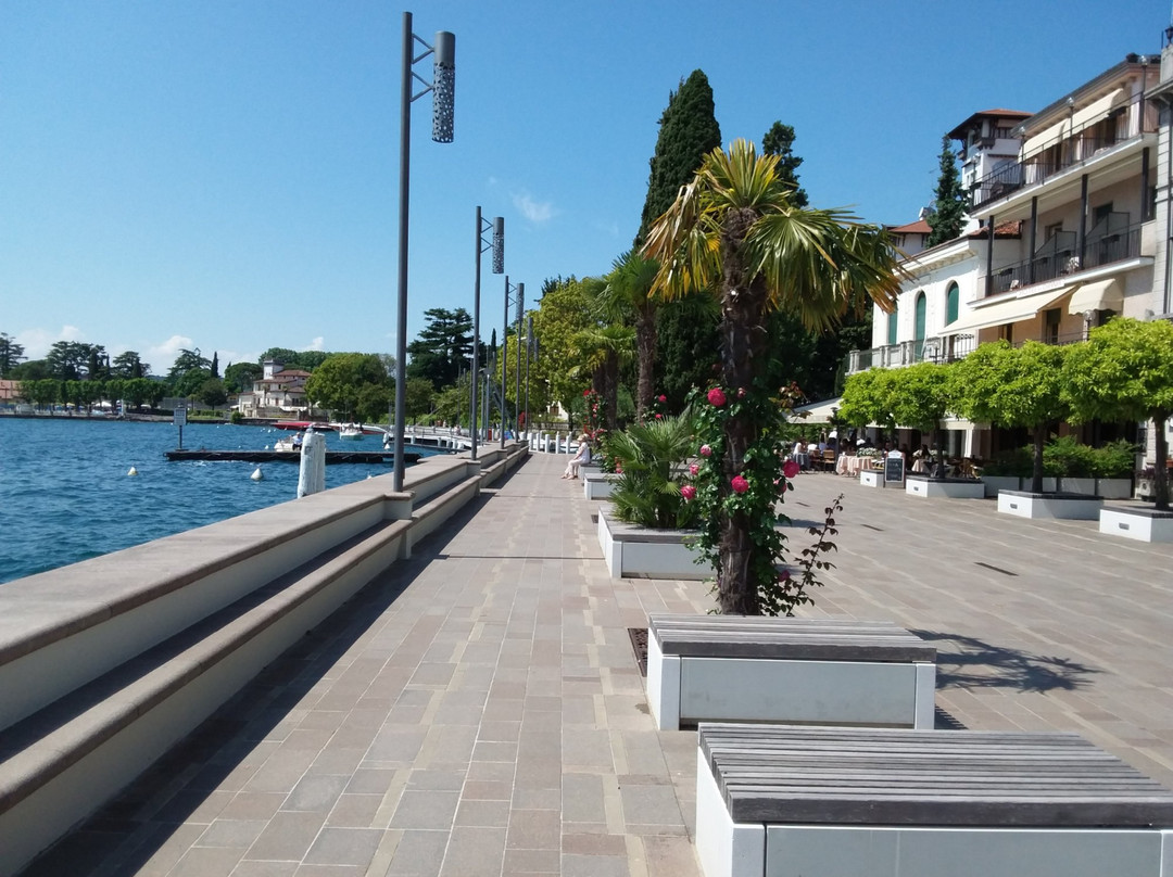 加尔多内里维耶拉旅游景点-Il Lungolago D'Annunzio