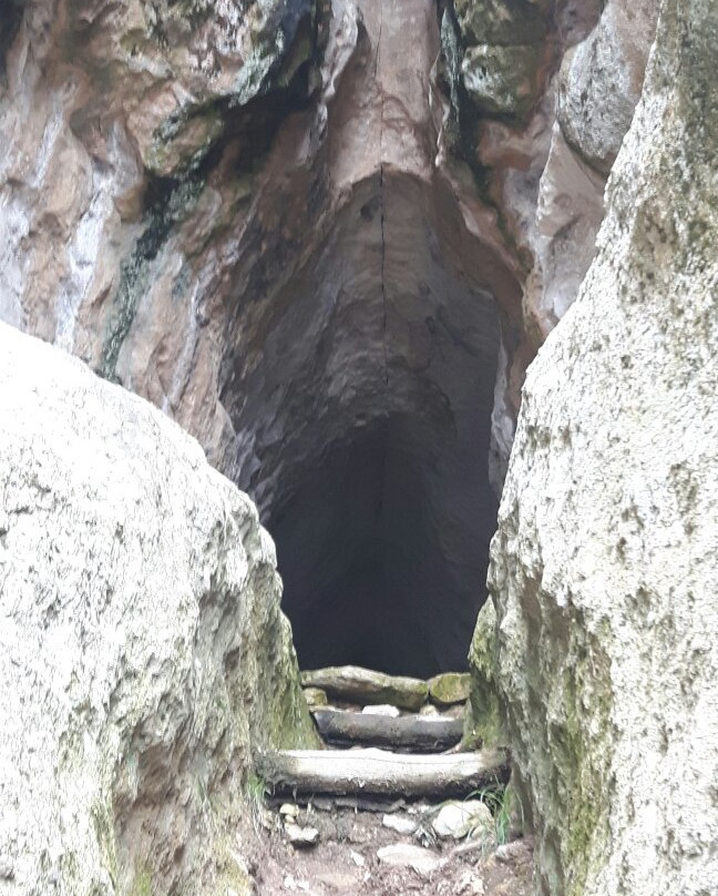 The Womb Cave景点图片