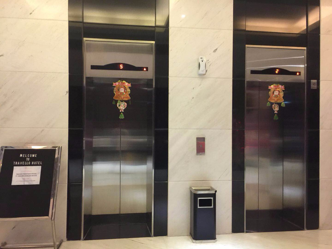 美娜多旅店主图