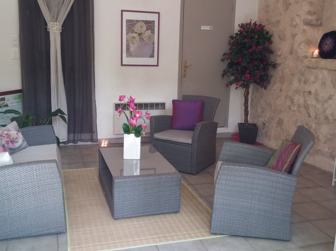 Essenciel-Pertuis必去景点