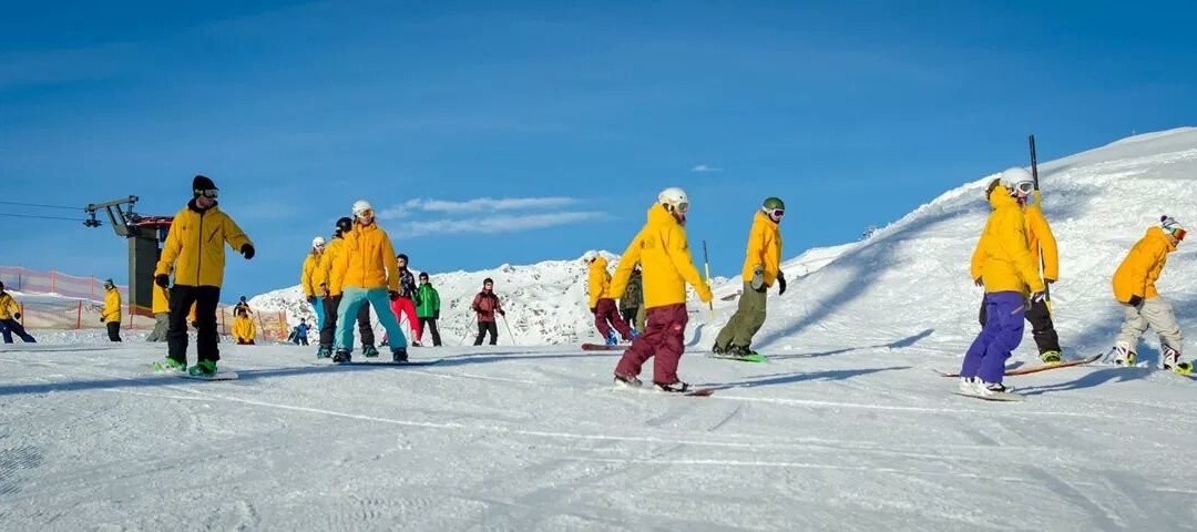 Hotzone School of Snowboarding-加洛斯必去景点