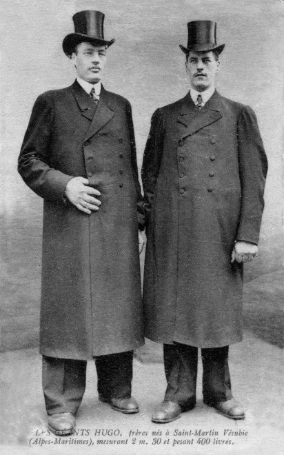 Le Statue dei fratelli giganti Ugo景点图片