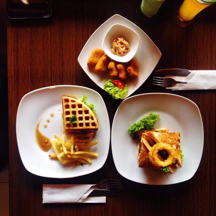 Fresh Point Sandwich & Waffle
