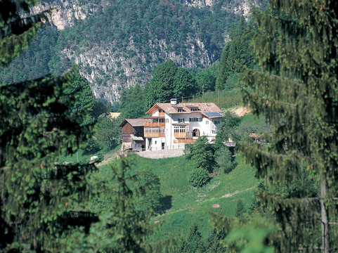 Montagna酒店住宿-Dorfnerhof