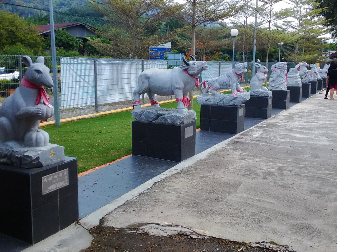 Tras Road Chinese Temple-Raub必去景点