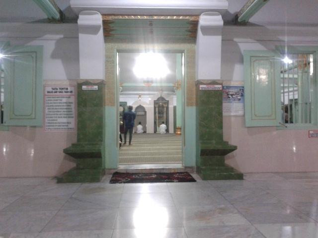 Sunan Giri Mosque and Tomb-Gresik必去景点