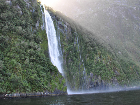 米尔福德旅行公司-皇后镇必去景点