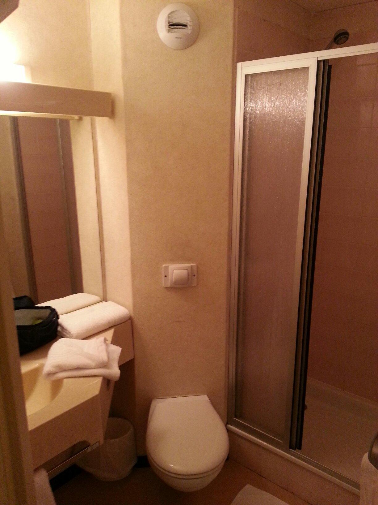 Comfort Hotel Valence-浴室
