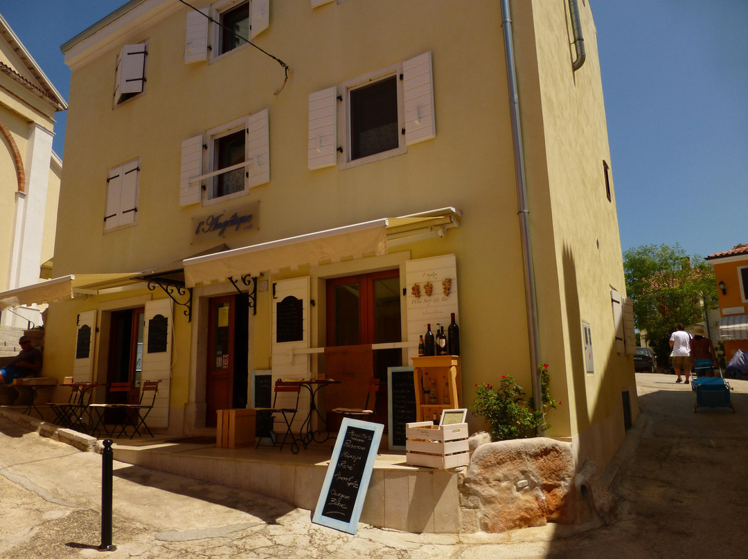 L'Angelique Cafe