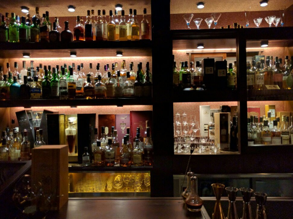 Bar the Lounge Top Note