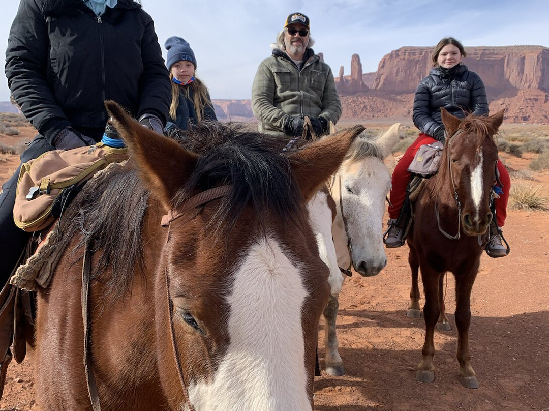 Dineh Trail Rides-纪念碑公园必去景点