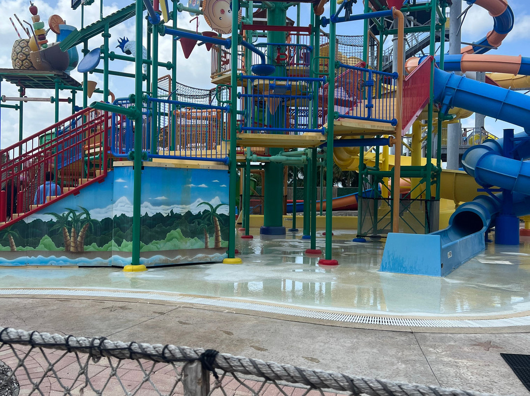 可可中心水上乐园度假酒店主图