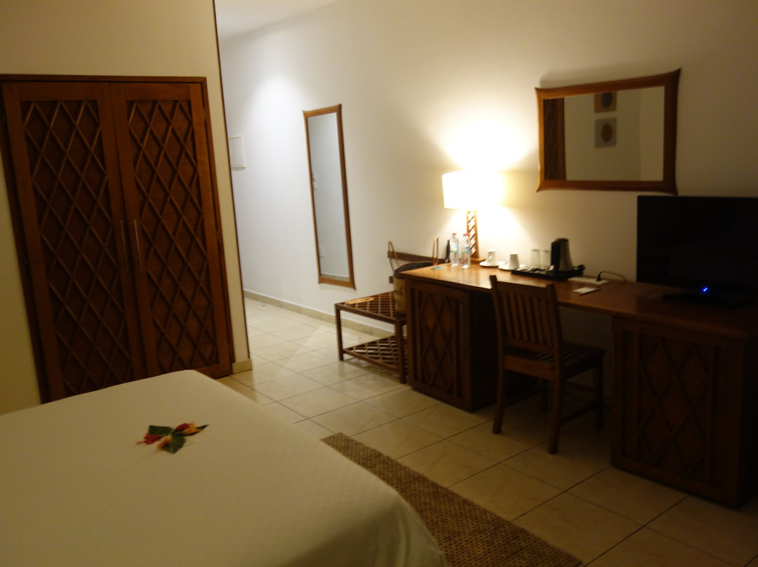 皇家海滩酒店主图