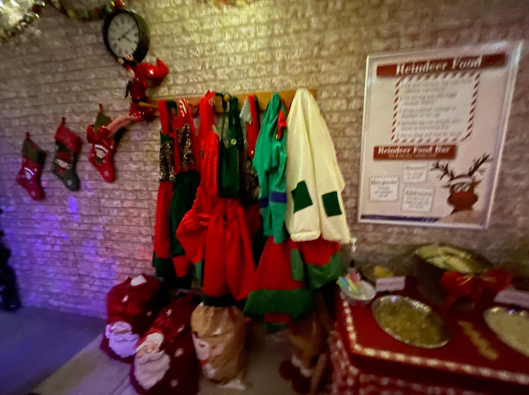 Santa's Grotto At Coolings Lifestyle景点图片