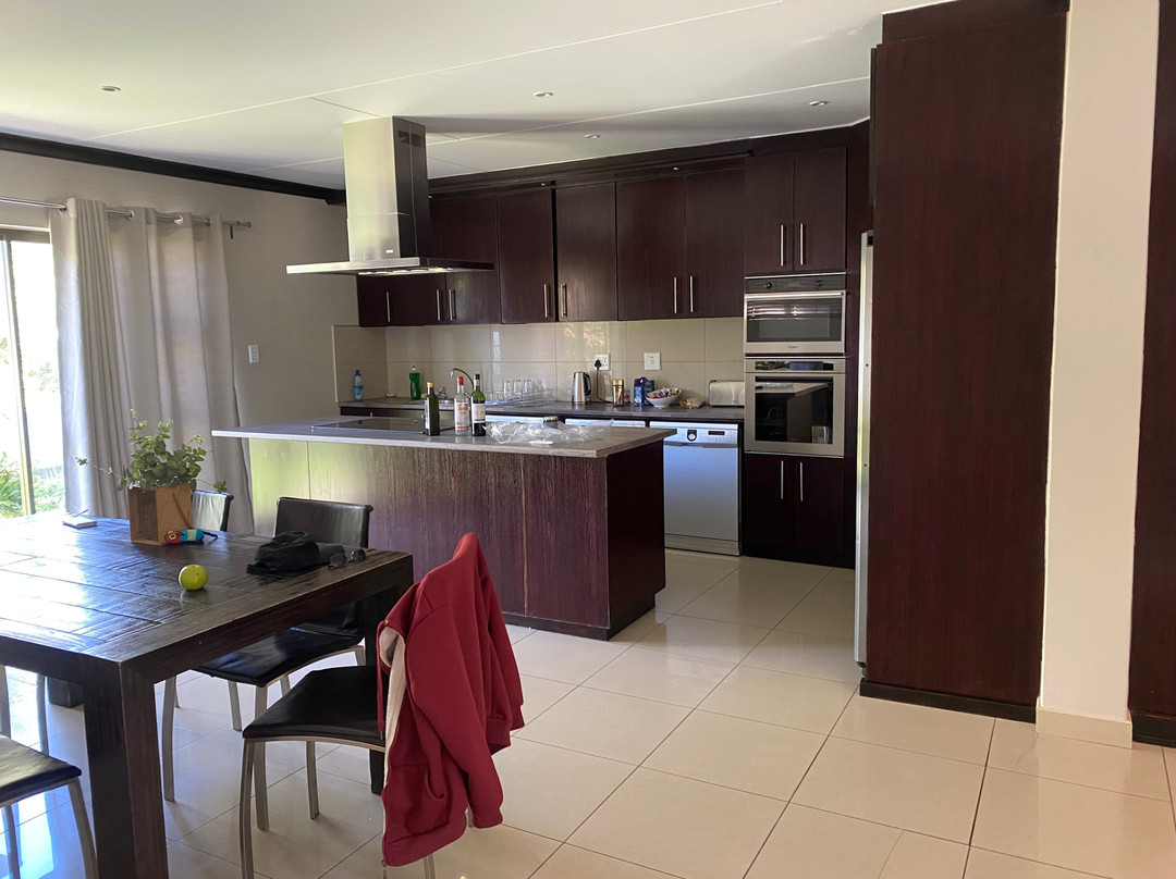 阿勒布什旅行酒店主图