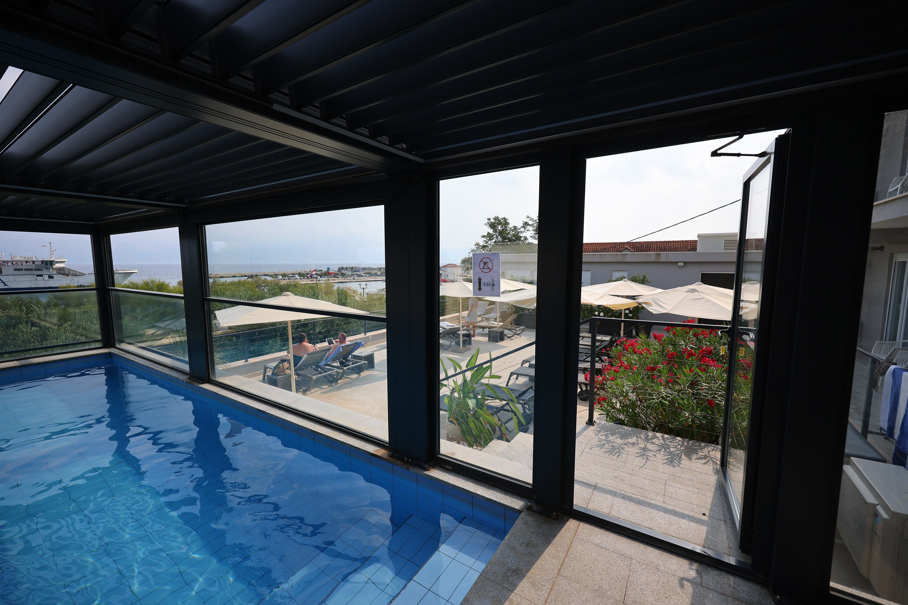 Hotel Osam-泳池