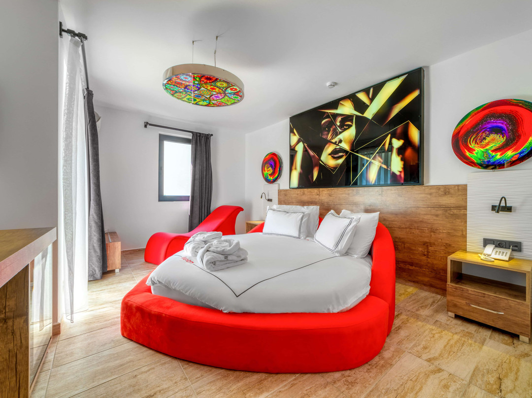 İllusion Beach Club Hotel主图