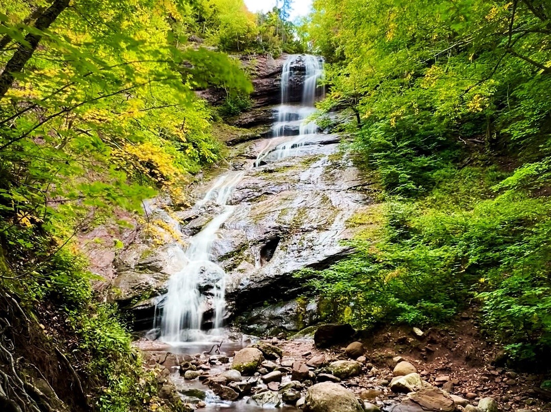 Beulach Ban Waterfall景点图片