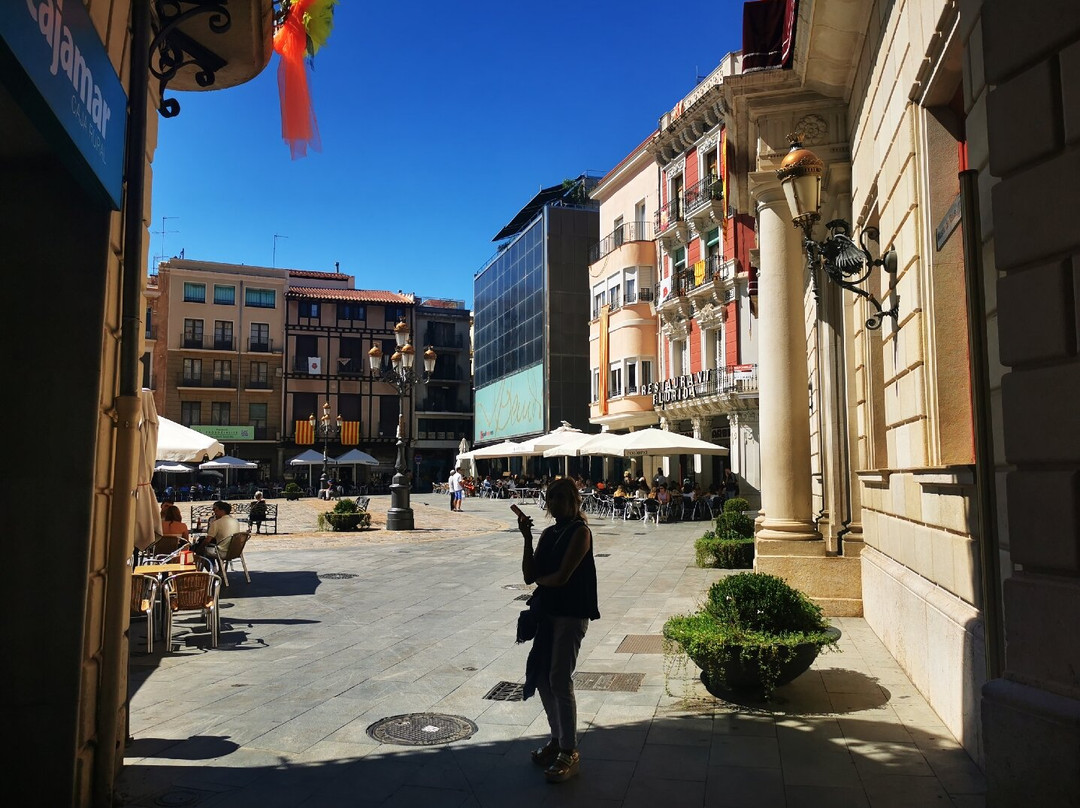Plaza del Mercadal-雷乌斯必去景点