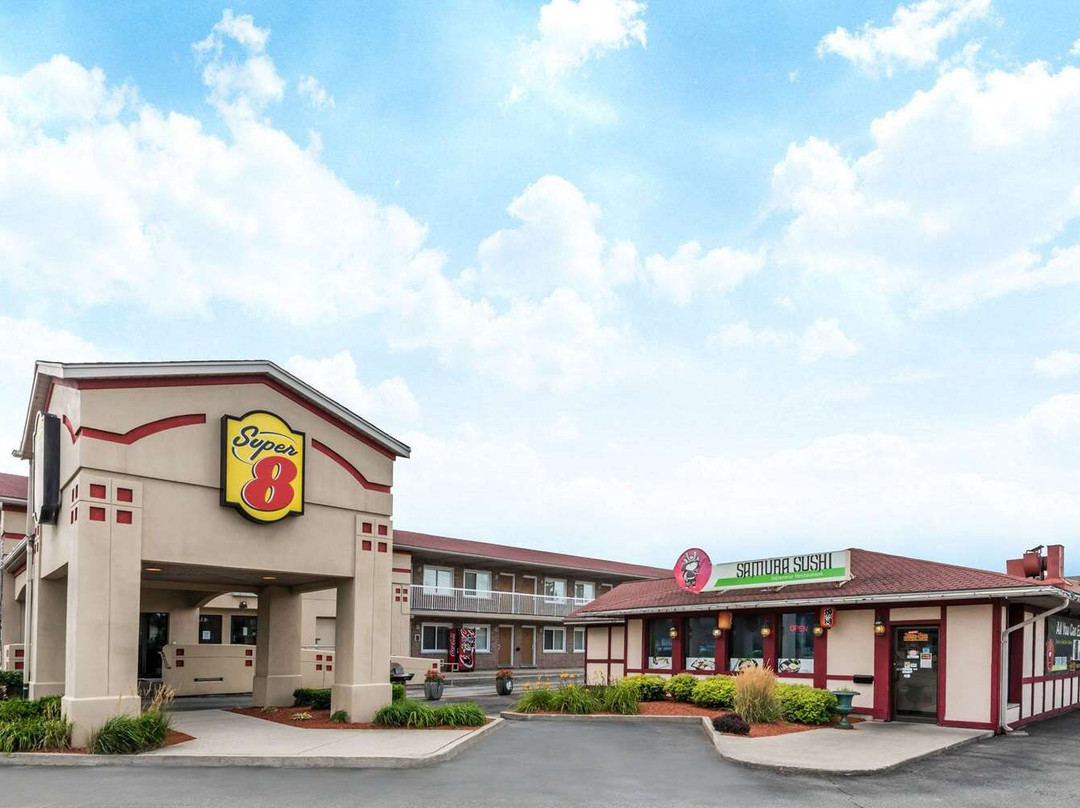 Super 8 by Wyndham Guelph
