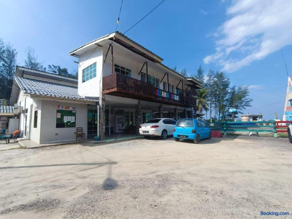 OYO 90799 Sharhan Residence