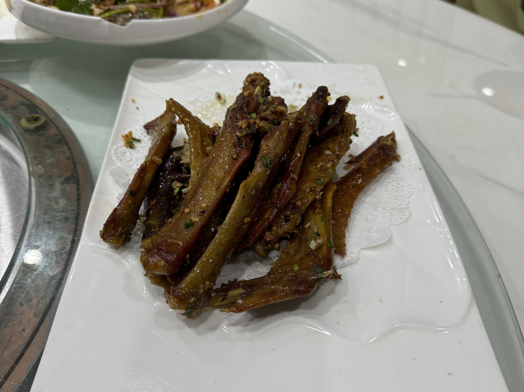 奄尖大少(丽日玫瑰商业中心店)