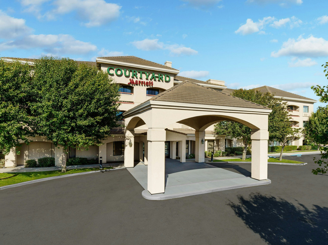 萨利纳斯蒙特利万豪万怡酒店主图