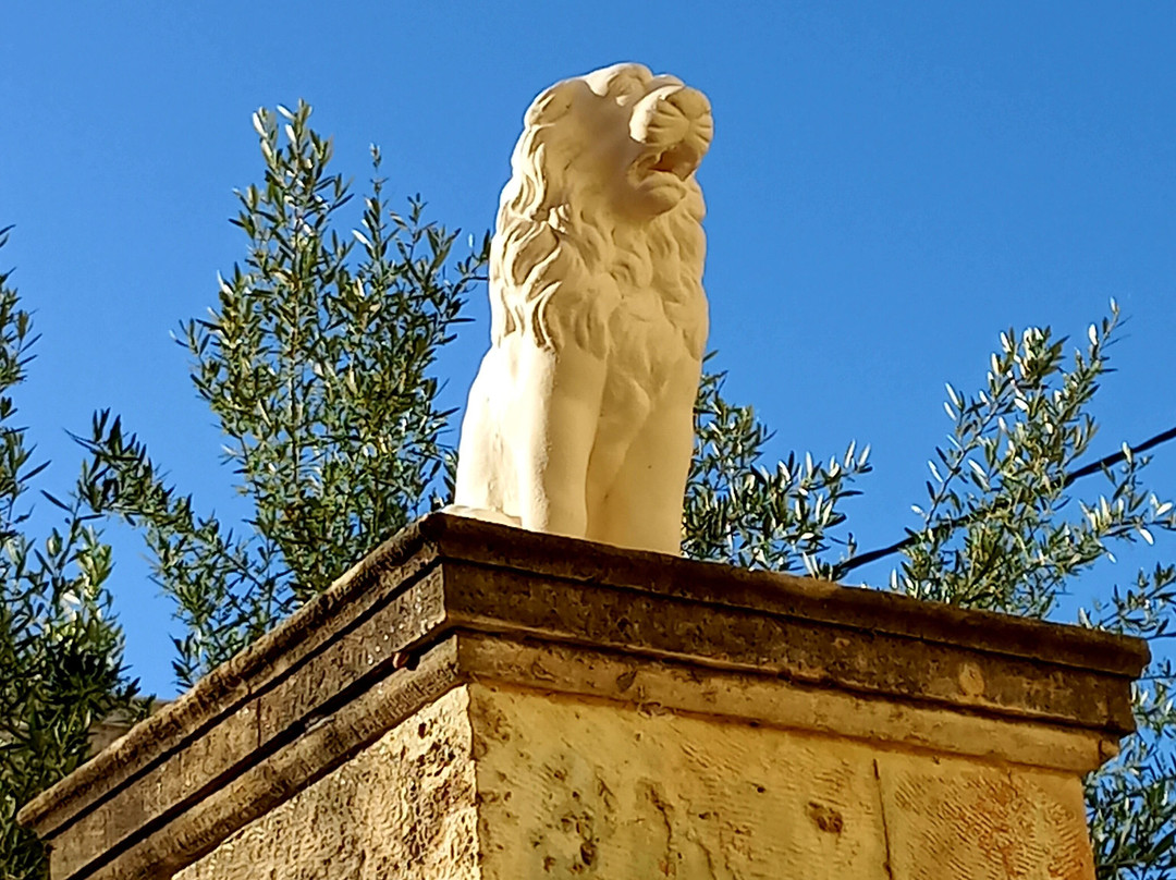 Antouanetta Apartments主图