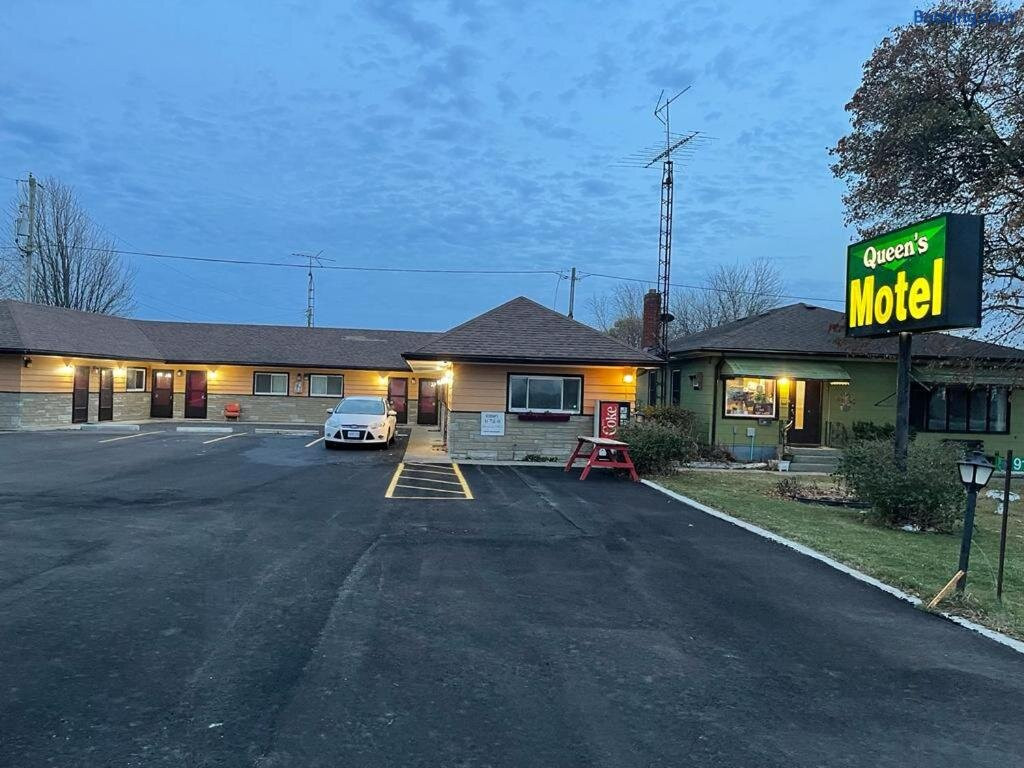 Queen's Motel