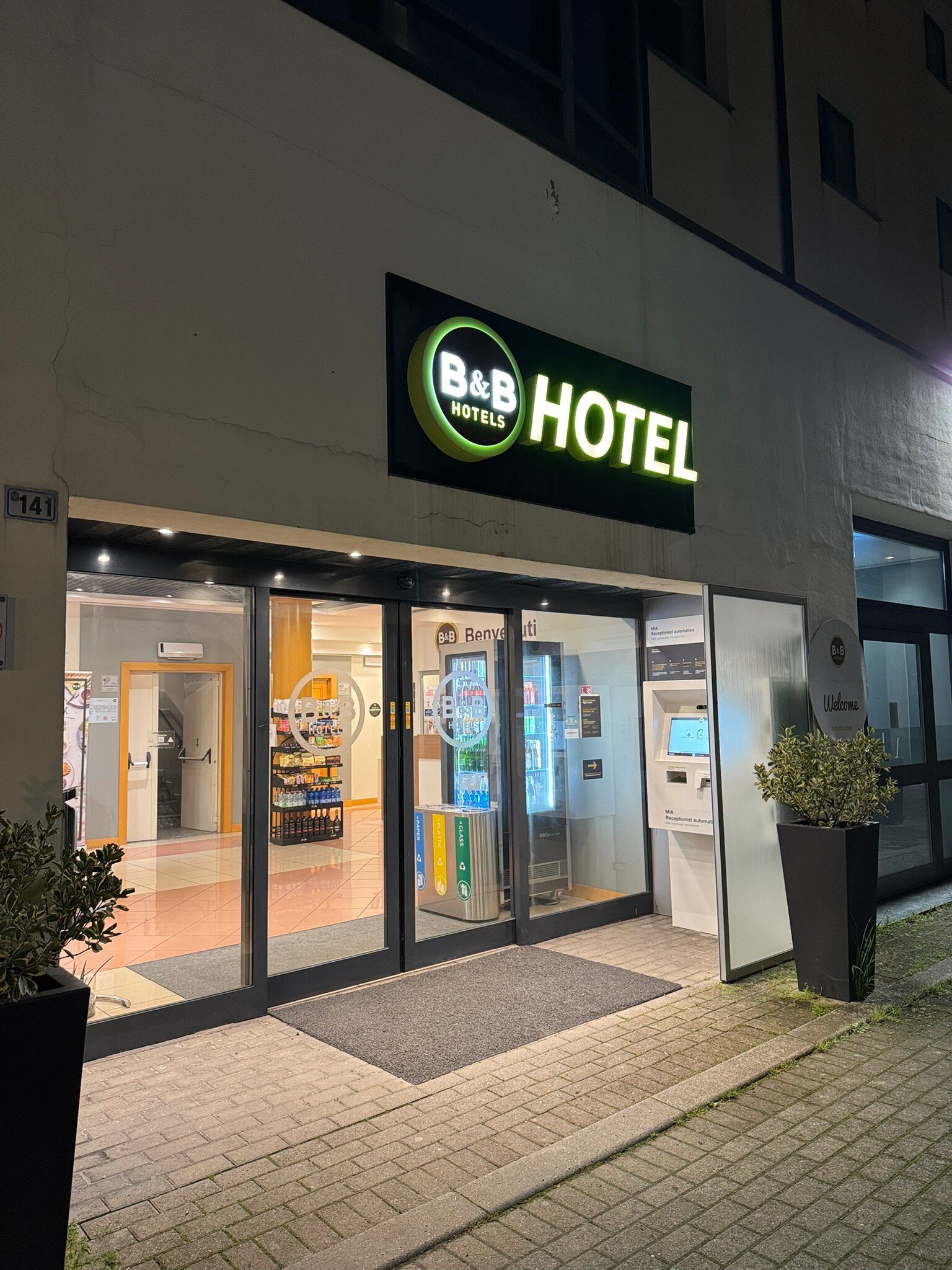 级酒店拉韦纳-官方