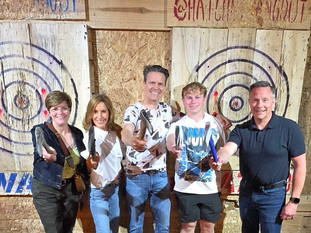 Hatchet Hangout - Axe Throwing St Pete-圣彼德斯堡必去景点