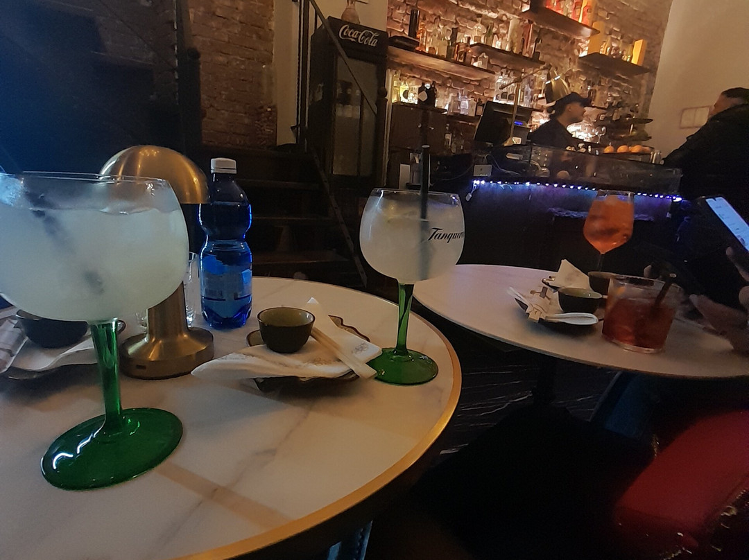 Milano Island lounge & Sushi