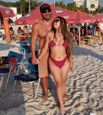 德尔芬冲浪酒店主图