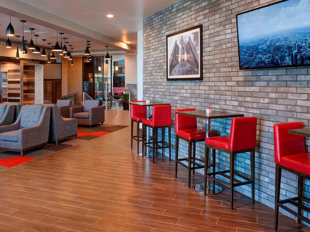 底特律诺维皇冠假日酒店