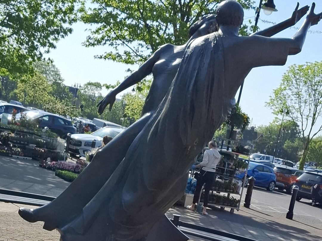 Time Contiuum Statue-斯坦斯必去景点