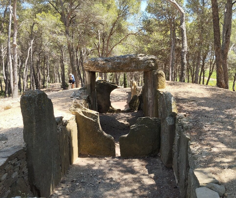 Dolmen des Fades-Pepieux必去景点