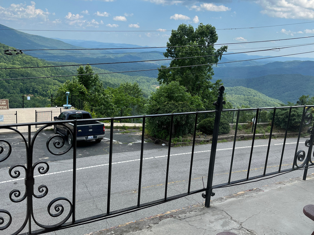 Skyline Village Inn主图