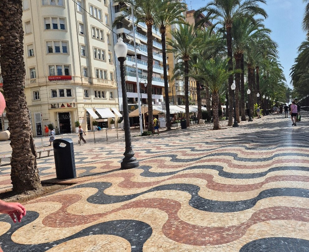 Plaça Porta del Mar-阿利坎特省必去景点