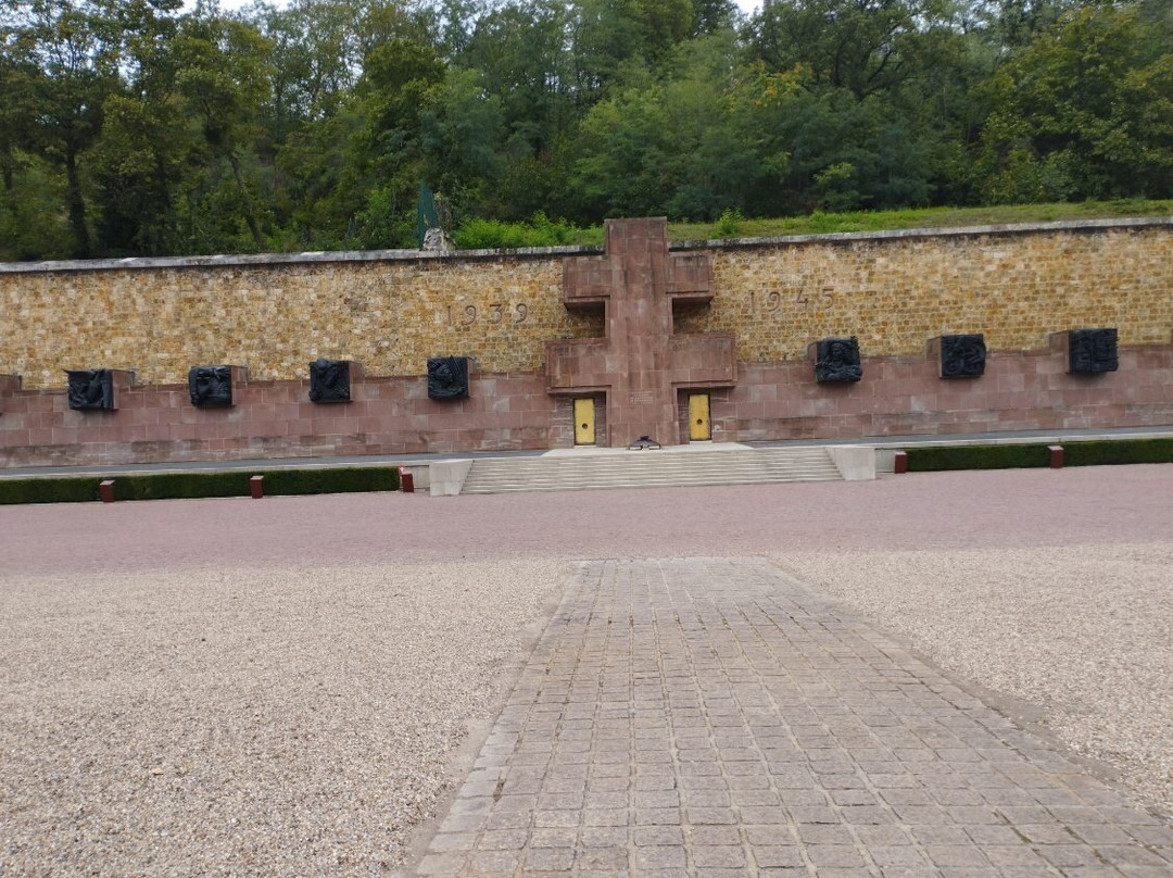 Le Mont-Valérien French Memorial to Resistance Martyrs-叙雷讷必去景点