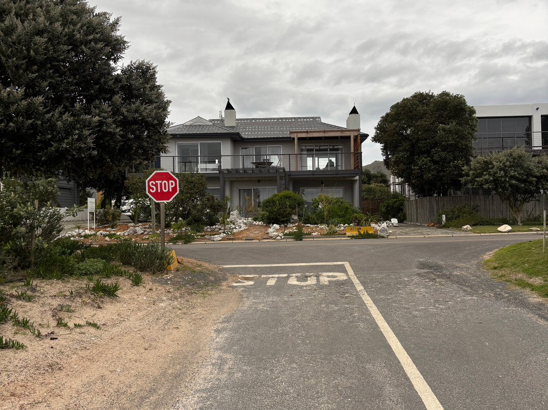 82 Steps to the Beach主图