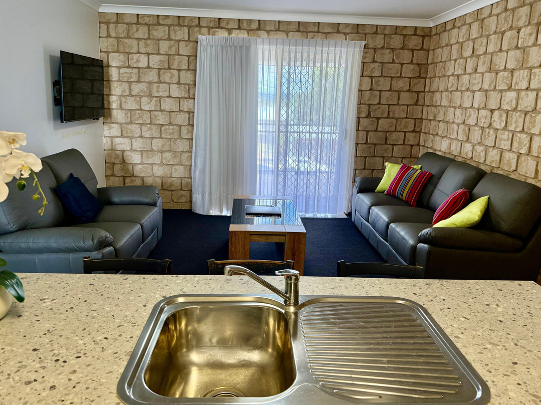 大分水岭村汽车旅馆主图