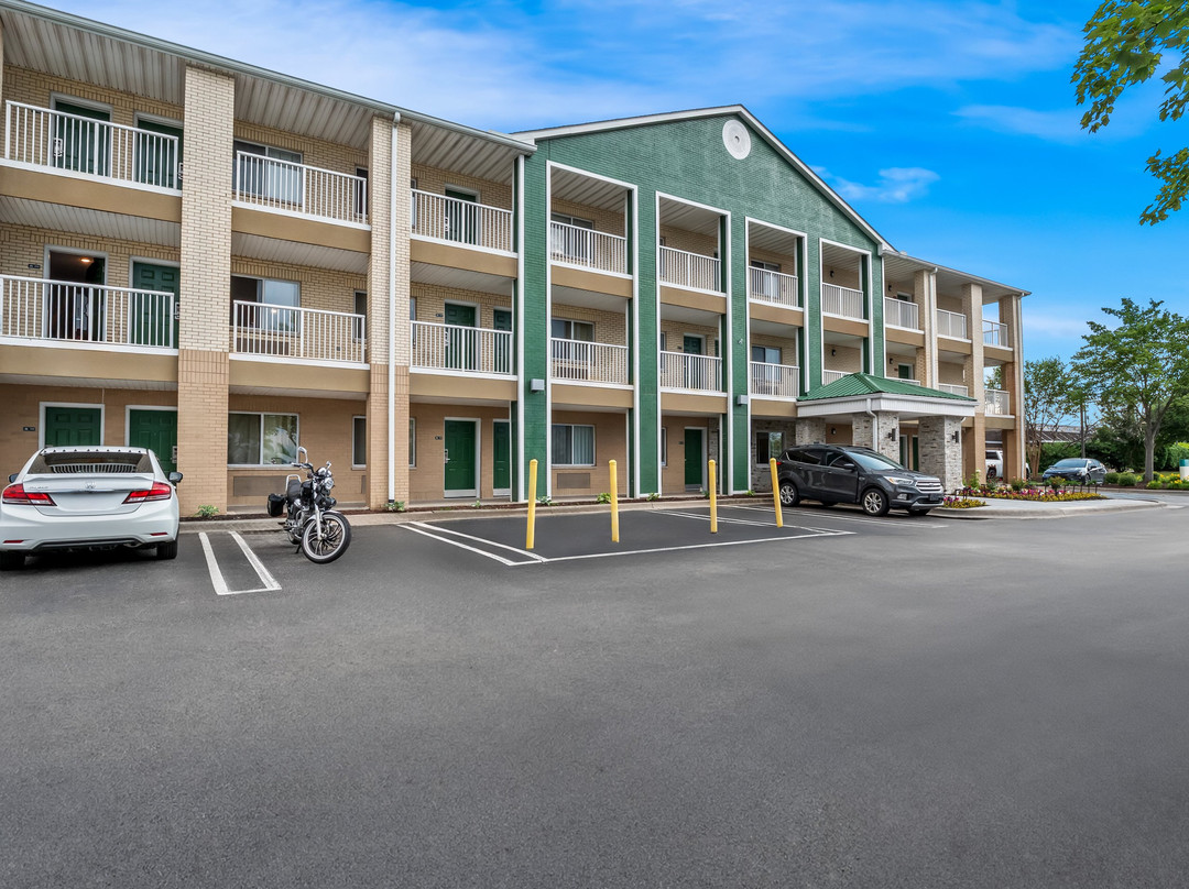 Hometowne Studios By Red Roof Detroit - Livonia