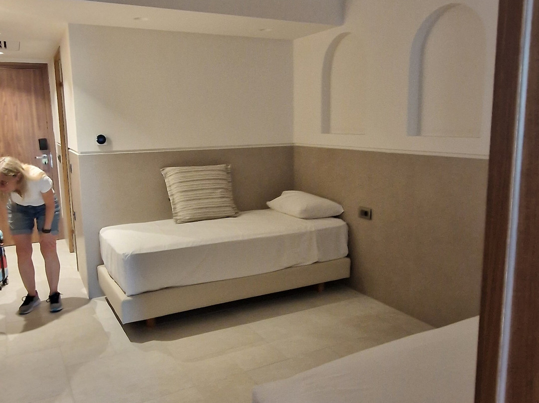 林多思公主酒店主图